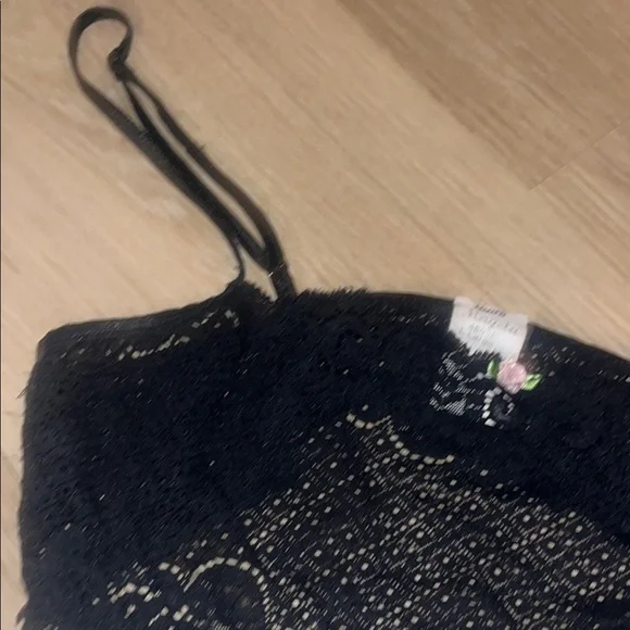 Elegant Black Lace Bralette - Picture 3 of 5
